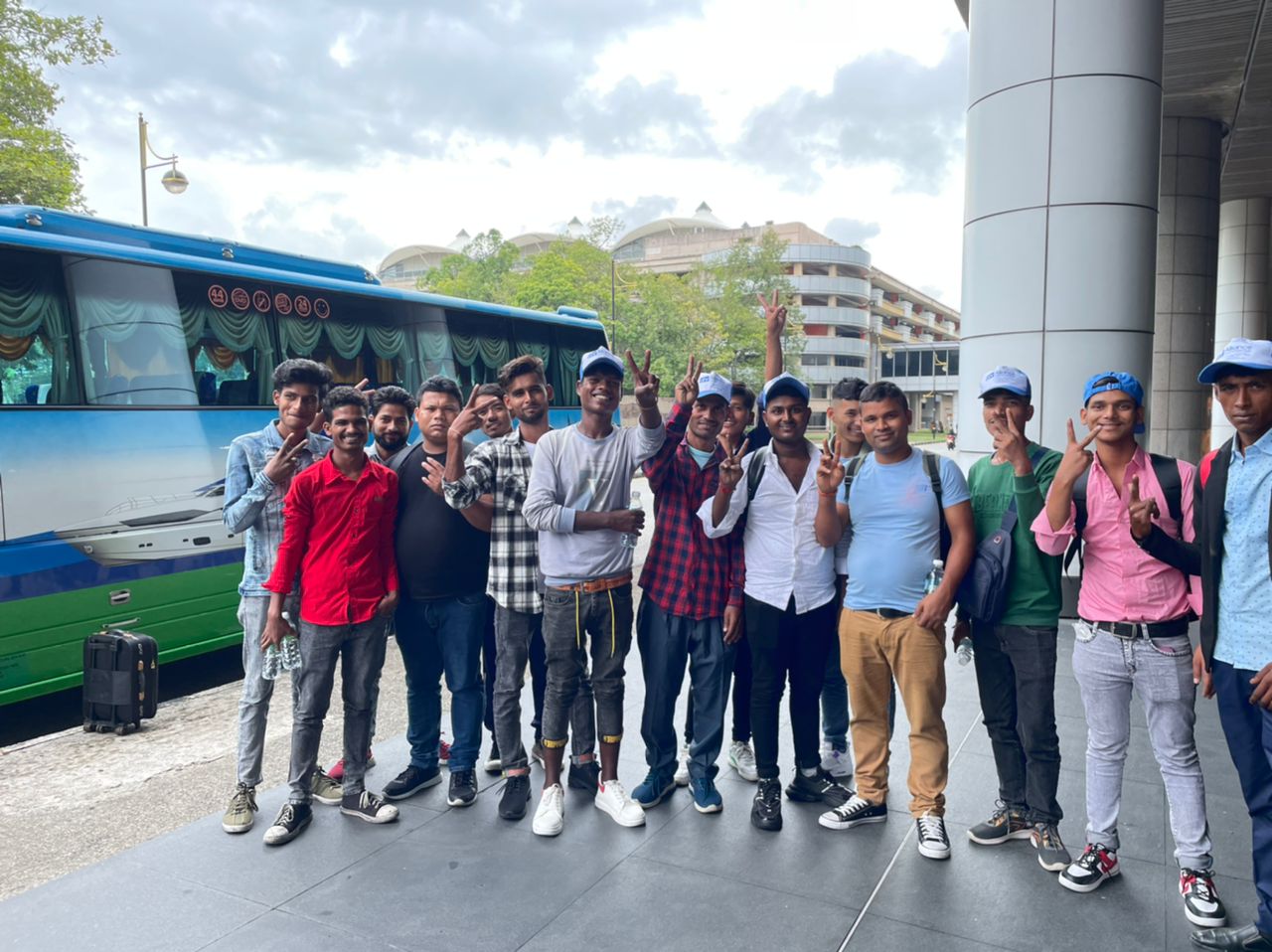 Foregin Image Carousel 2 - Aras Baru